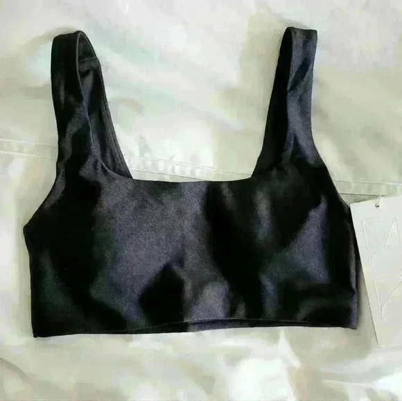 NWT H&M MOVE Black Workout Bra Yoga Running Gym Exercise Light Support Elastic - Picture 1 of 5